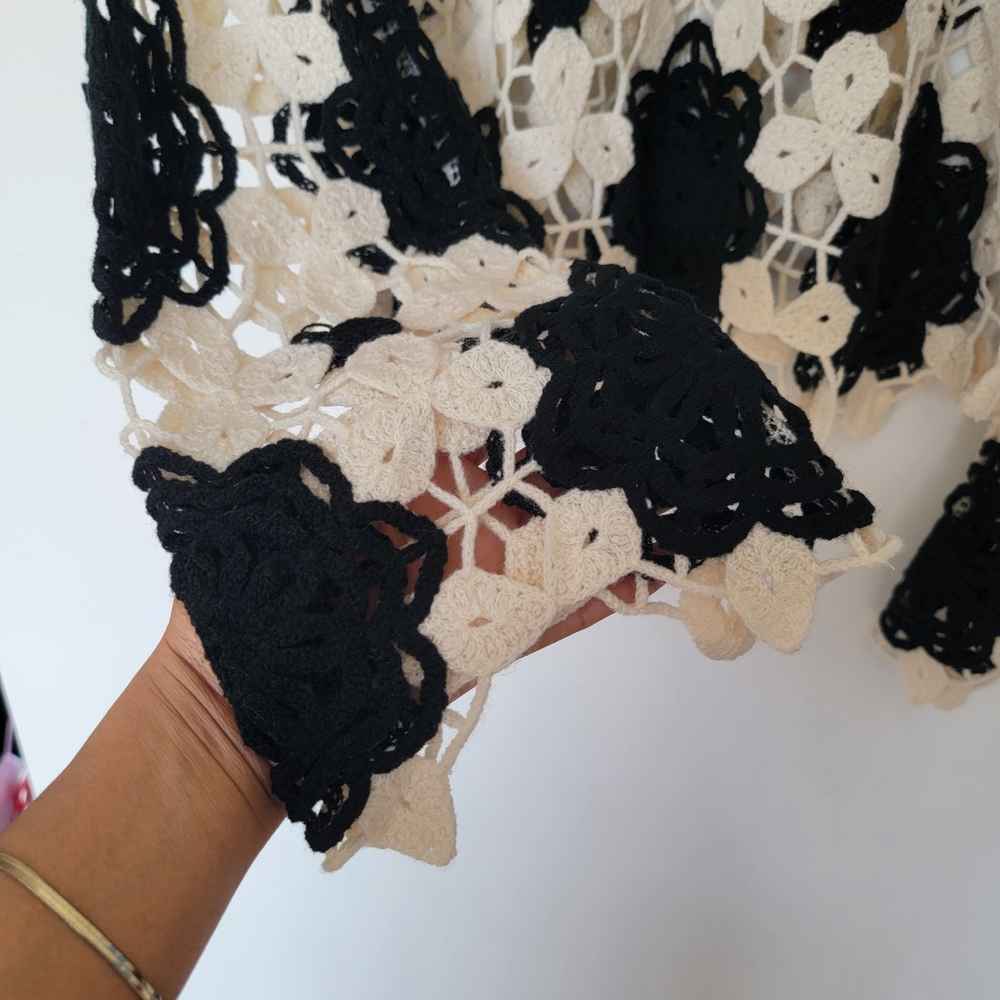 Elegant Black and White Crochet Women's Top - Picture 8 of 9